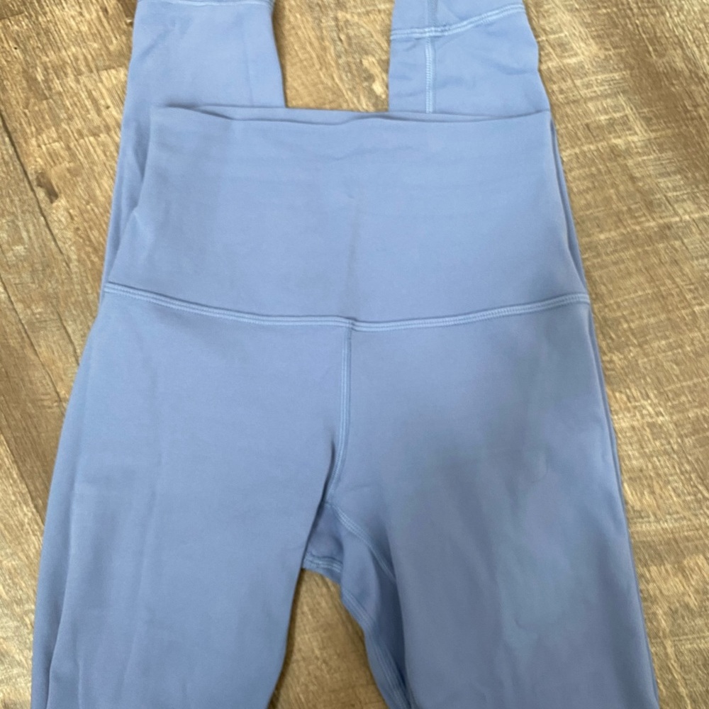 Lululemon Aligns 28in Water Drop